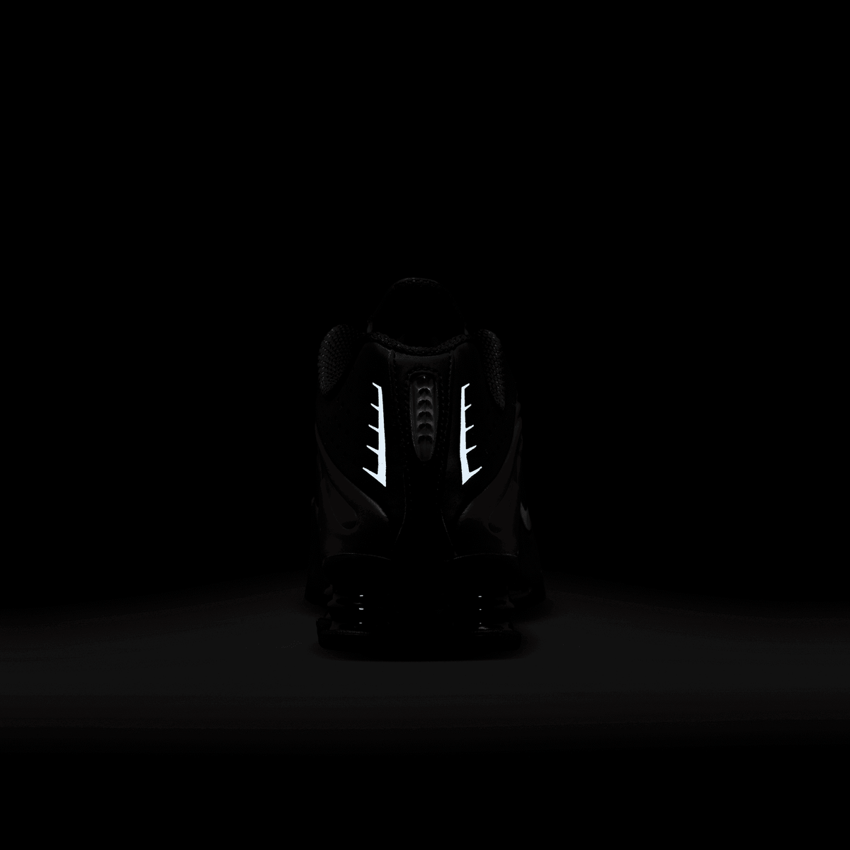 Women's Nike Shox R4 "Black Team Red"