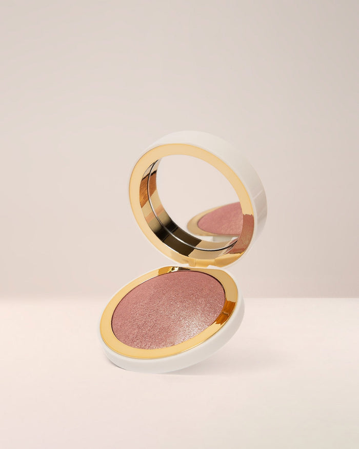 EM Cosmetics Sunscape Highlighter in Serenity, a warm gold powder highlighter for a sun-kissed, radiant finish.